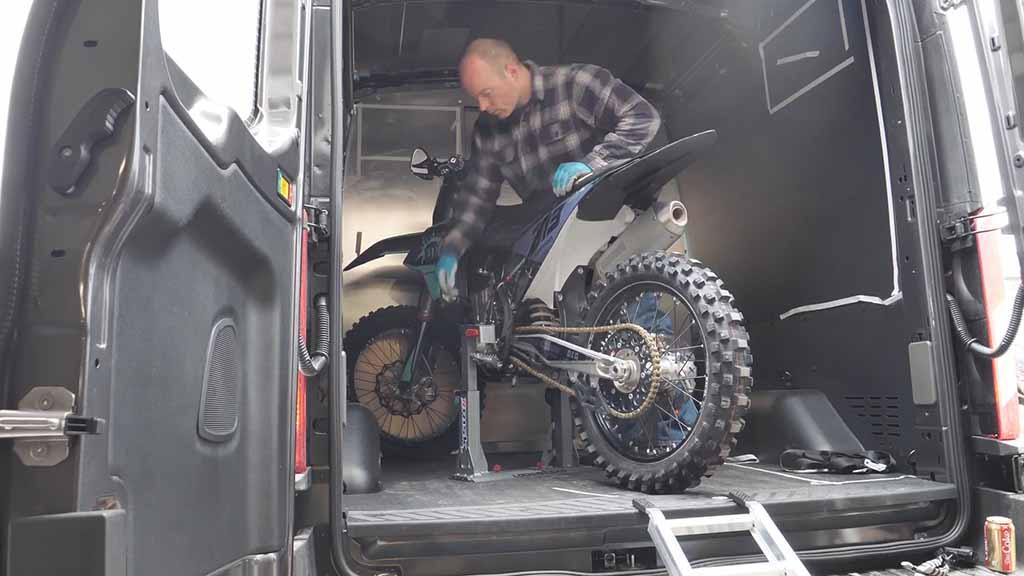 How Do You Load A Dirt Bike into a Truck by Yourself? - Risk Racing