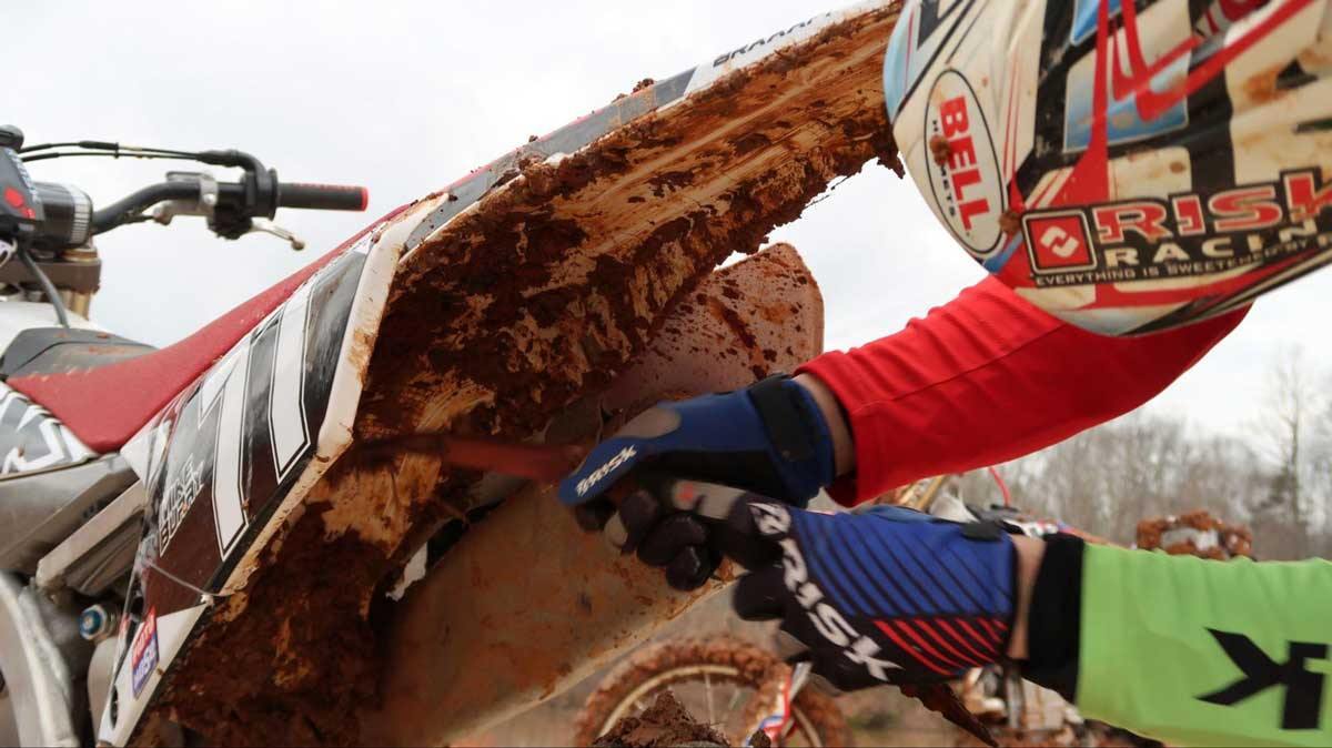 How to Keep Mud From Sticking to a Dirt Bike? - Risk Racing