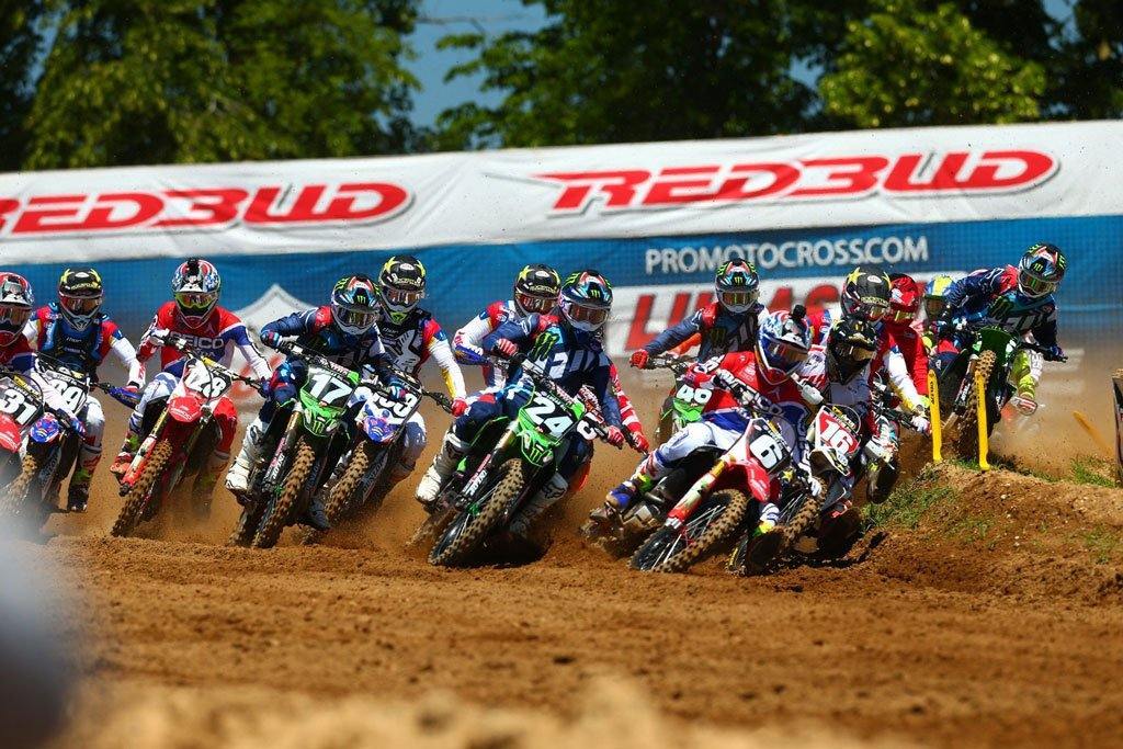 What Is a Holeshot in Motocross? - Risk Racing