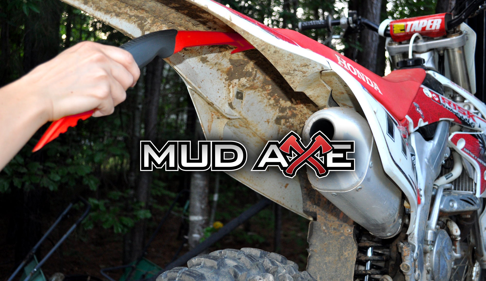 Mud Axe - A Serious Tool for Mud Removal from Motocross/Dirtbikes/ATVs/UTVs // Risk Racing Europe